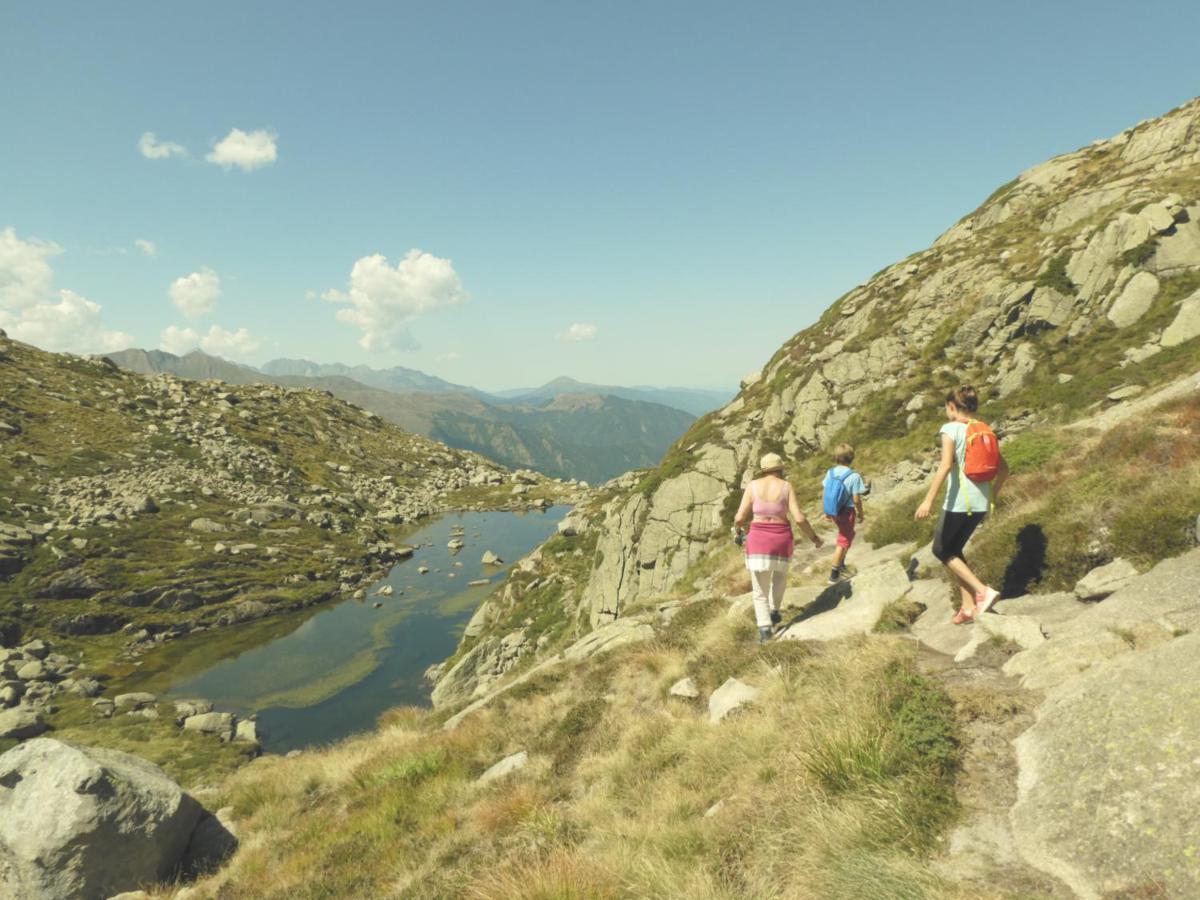 Pied des pistes, pleine nature Ustou Extérieur photo